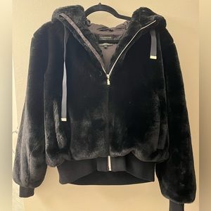Carbon 38 black faux fur jacket - Size S